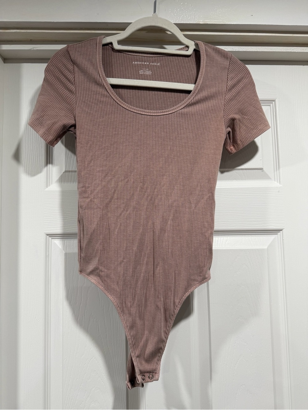 American Eagle Mauve Ribbed Scoop Neck Bodysuit